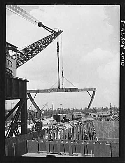 Photo:Beaumont Texas 1940s Giant Boom at Pennsylvania Shipyards