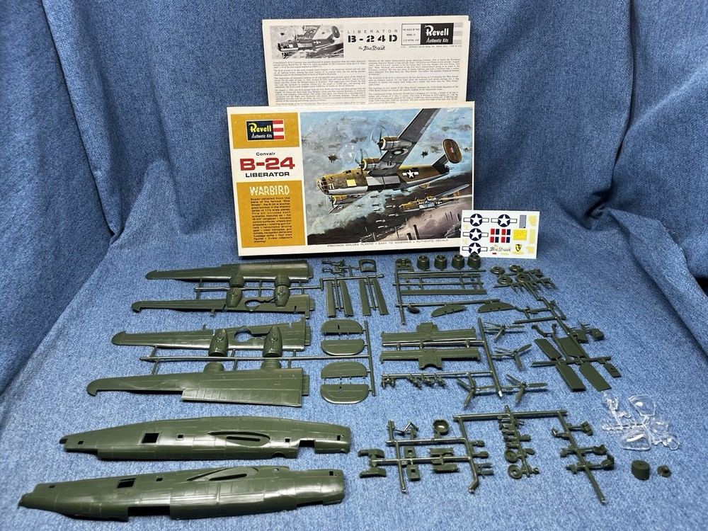 Revell Convair B-24 Liberator Warbird Model Kit 1:72 Scale Vintage 1964 Open Box