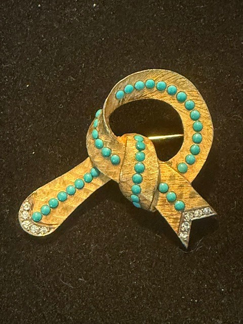 Vintage Hattie Carnegie Gold-Tone Ribbon Brooch Pin With Rhinestones