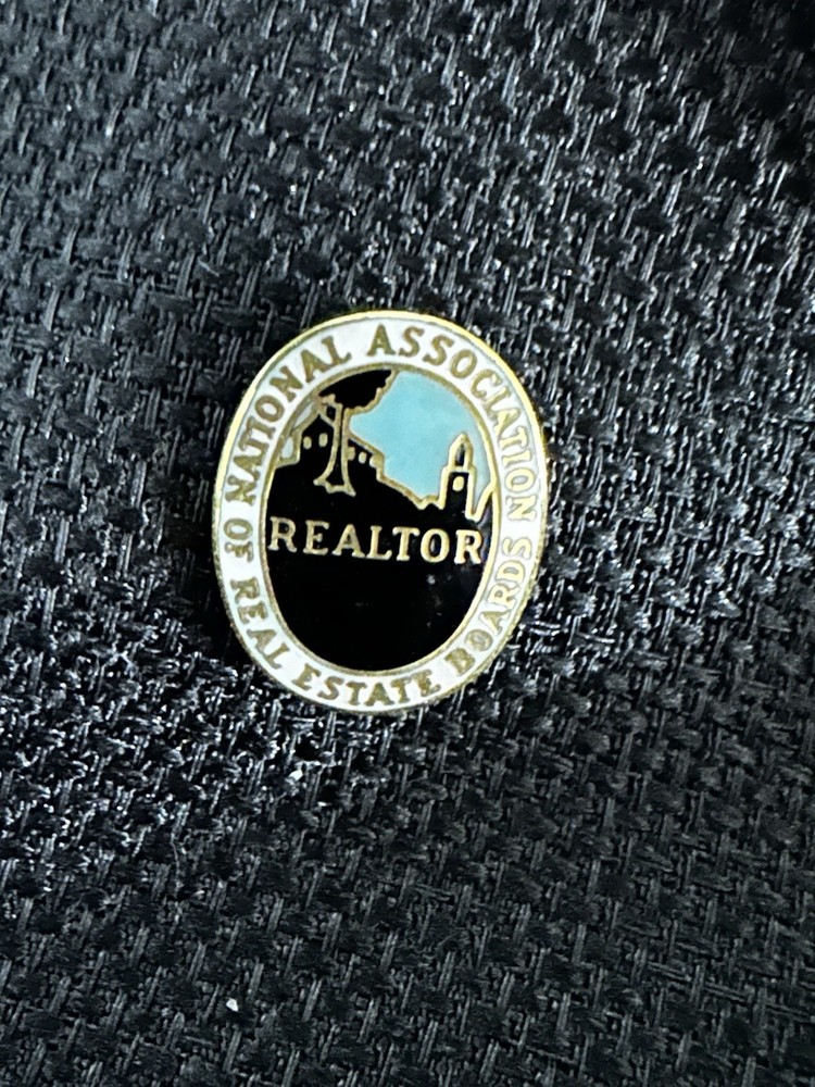Vintage National Association Board of Real Estate Realtors Lapel PIN Pinback 70s