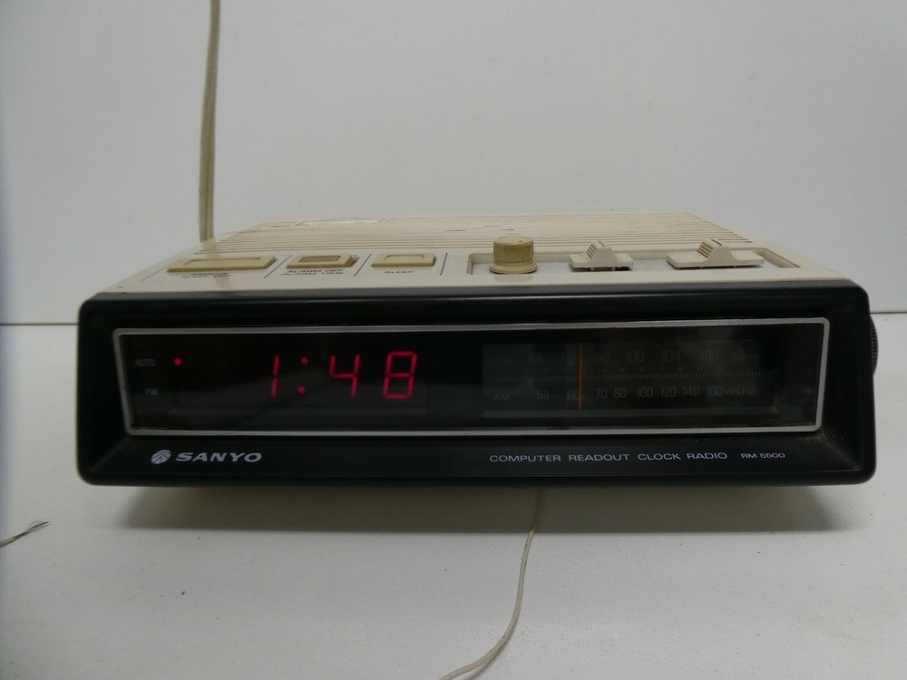 VINTAGE SANYO COMPUTER READ CLOCK RADIO MID CENTURY RADIO ALARM DIGITAL CLOCK
