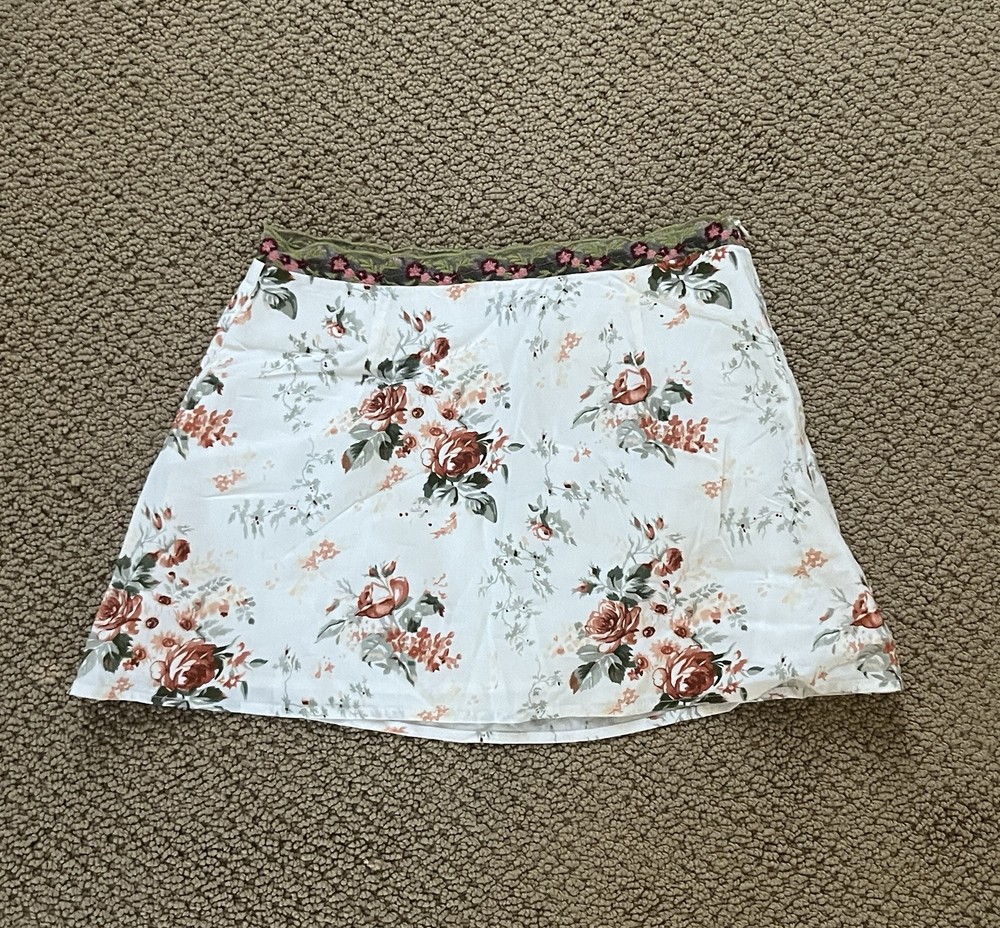 Princess Polly White Floral Mini Skirt Women’s Size S