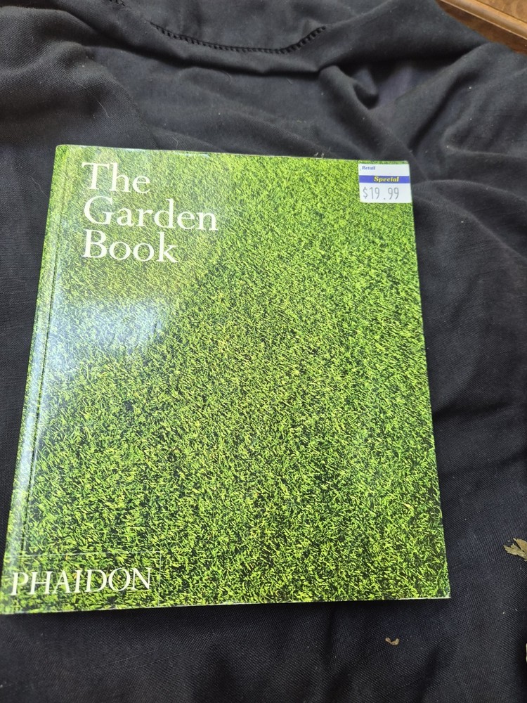The Garden Book - Paperback By Editors of Phaidon Press - VERY GOOD