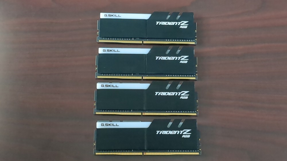 G.SKILL Trident Z RGB 32GB (4x8GB) DDR4-3200MHz CL16 F4-3200C16D-16GTZRX