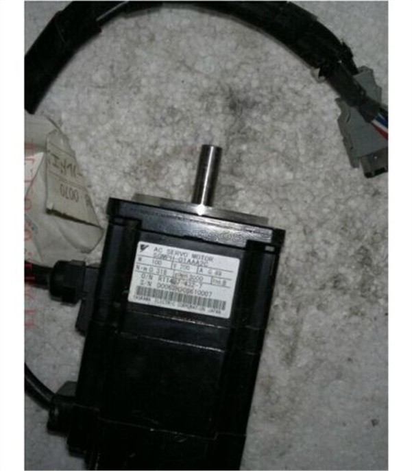 Used 1Pcs Servo Motor SGMPH-01AAA2C Yaskawa Plc Module hu