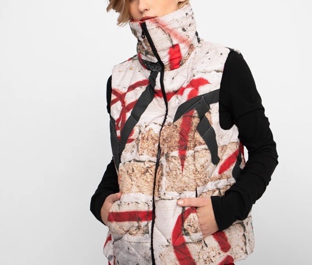 OZAI N KU Graffiti Puffer Vest Colorblock Abstract Art To Wear Size M-image