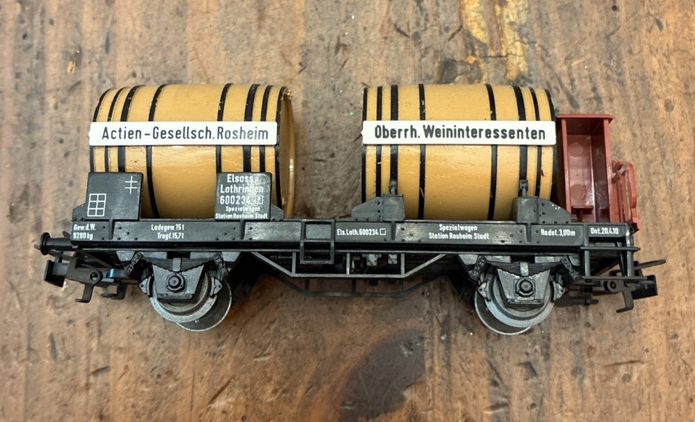 Marklin 4432 HO Scale Oberrh. Weininteressenten Flat Car w/Barrel Load