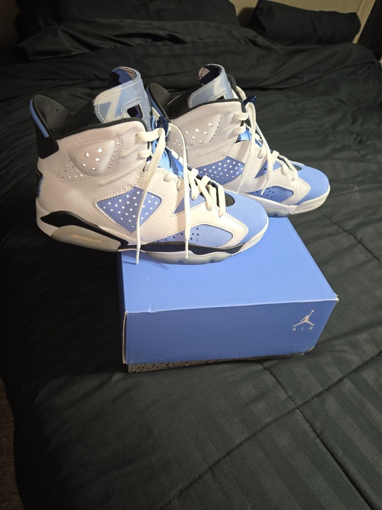 Size 7.5- Air Jordan 6 Retro UNC