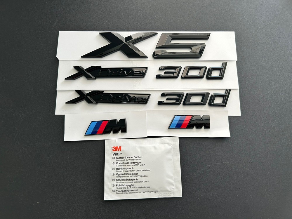 BMW X5 + 2X Xdrive 30d + 2X M WING BADGES IN GLOSS BLACK. FREE ALCOHOL WIPE