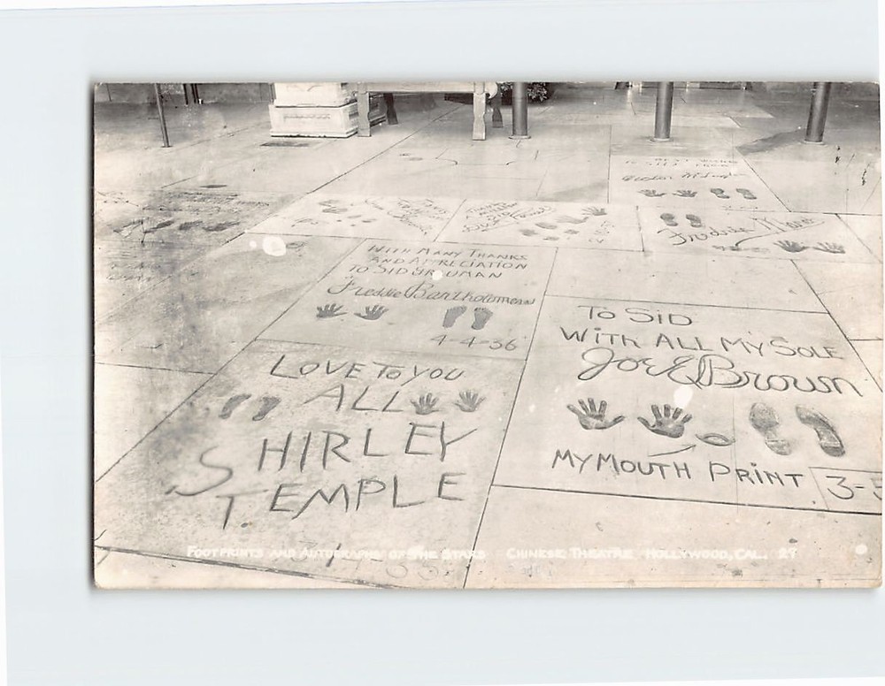 Postcard Footprints & Autograph of the Stars Chinese Theater California USA
