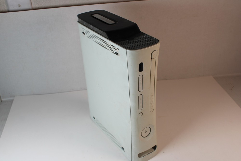 Microsoft Xbox 360 White Console W/ Hard Drive - Parts Only Red Ring 120GB HDD