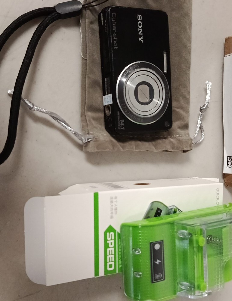 SONY Cyber-shot DSC-W570 Digital Camera 16.1 MP 5x Optical Zoom Black Auto Focus