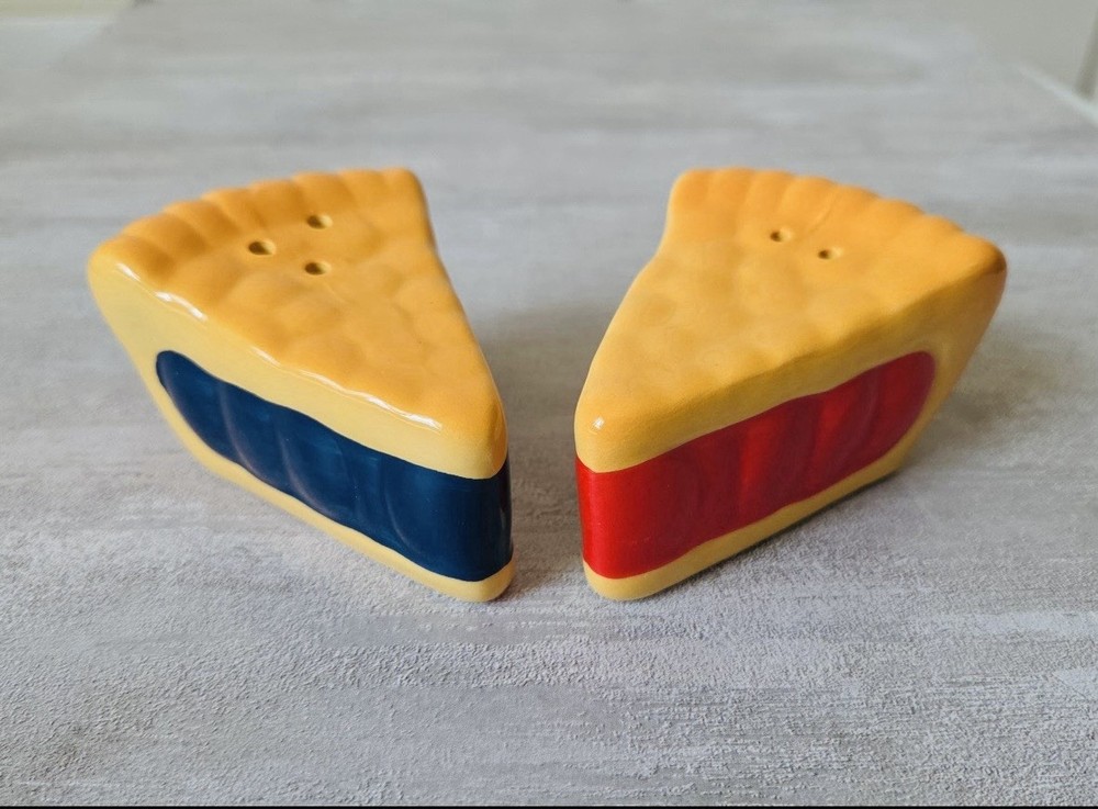 ❤️🤍💙New Ceramic American Pie Themed Salt & Pepper Shaker Set