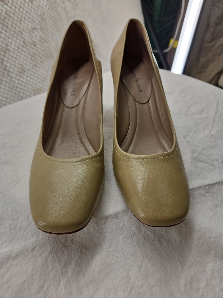 Donald Pliner Coran 2 Mirrored Block Heels Sz 8.5 M in Tan Nude