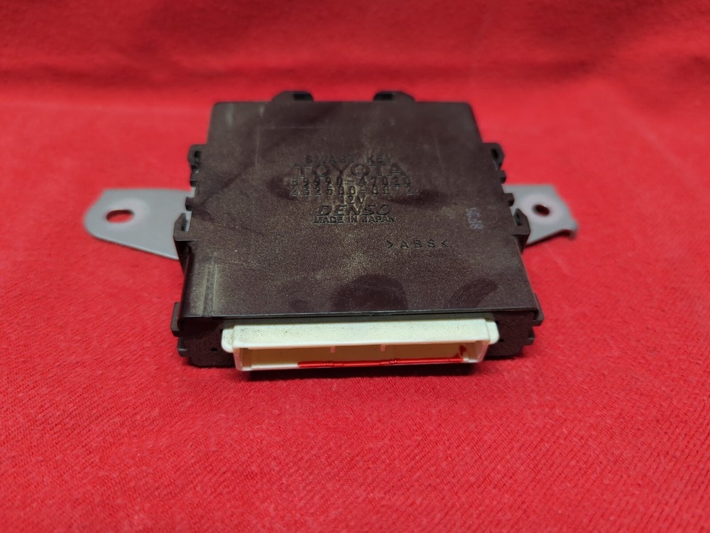 2004 2005 Toyota Prius Computer Assembly Smart Control Module 89990-47020