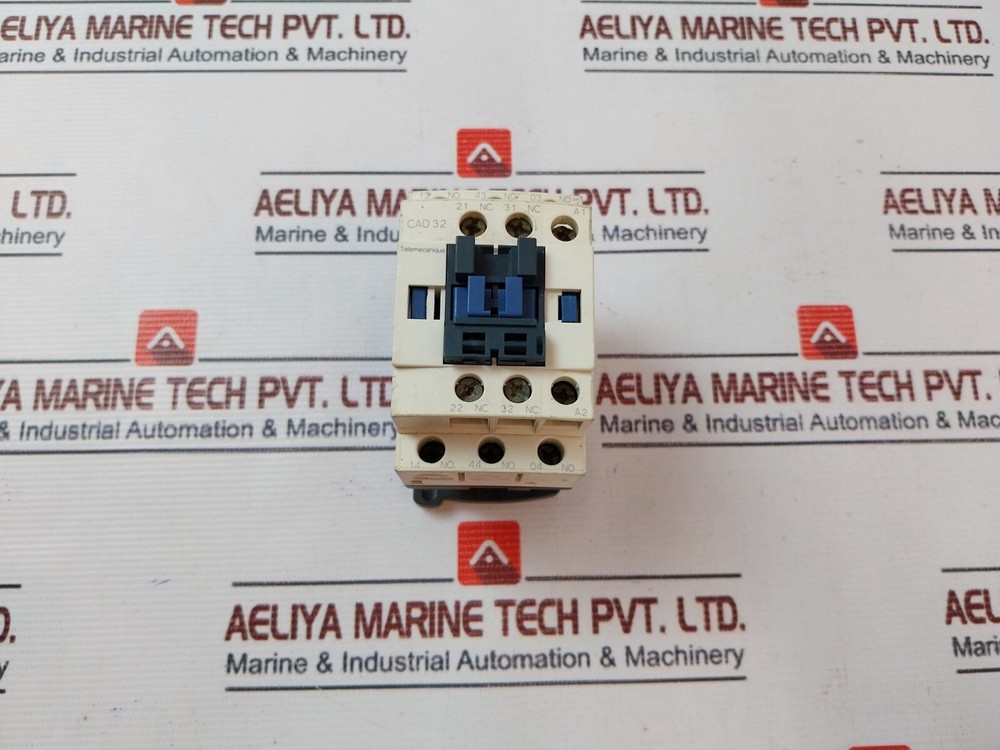SCHNEIDER ELECTRIC Control Relay CAD 32