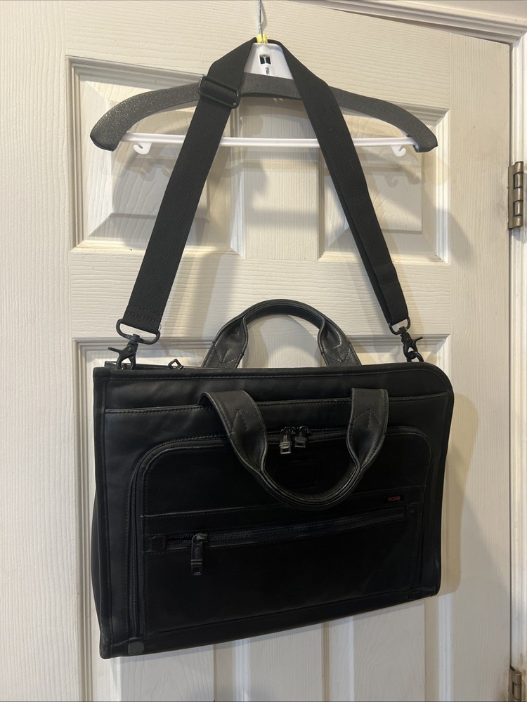 Time Men’s Alpha Slim Deluxe Portfolio Leather Briefcase Messenger Bag Black.