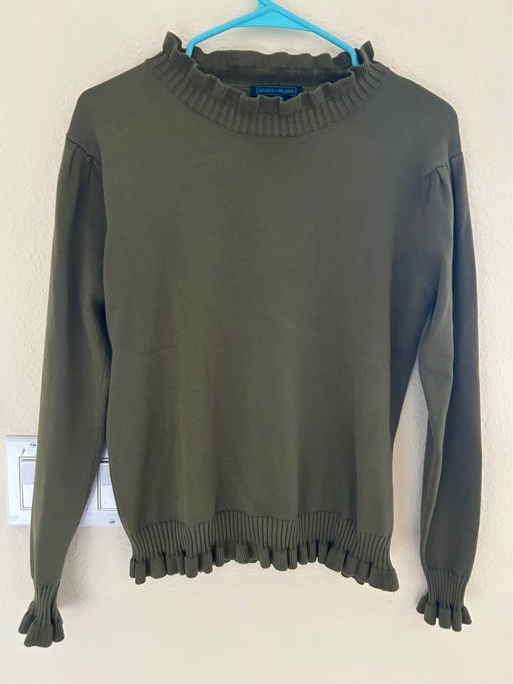 Cute olive green top size M in excellent condition with free shipping