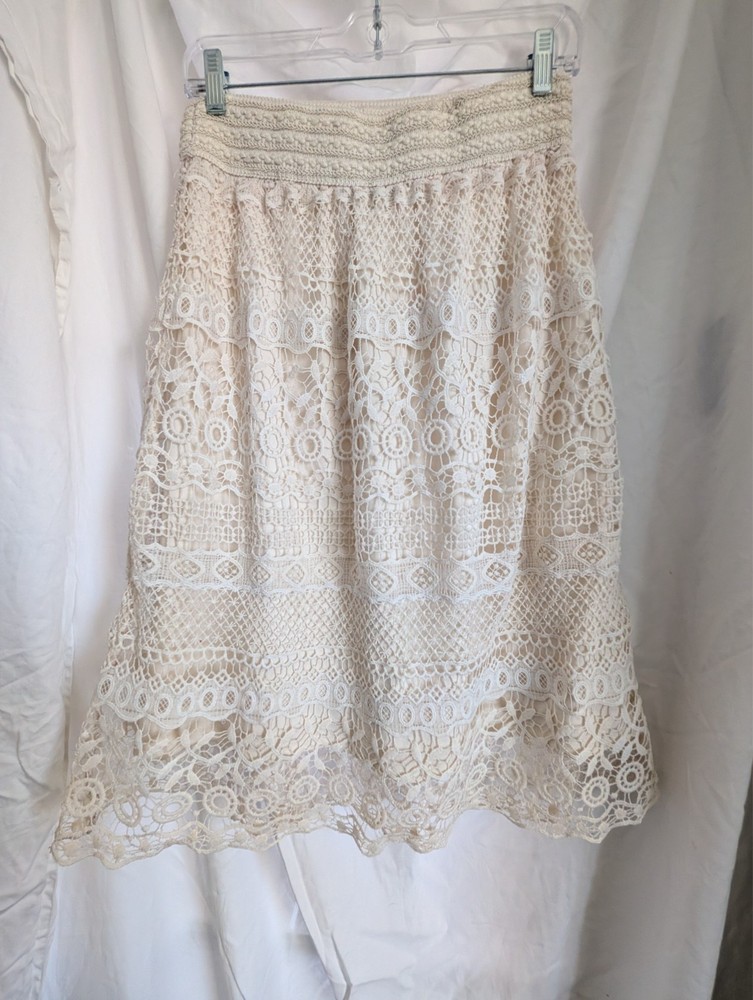 Viral Lace Cream Color Skirt size Large 28 inch Elastic Waist