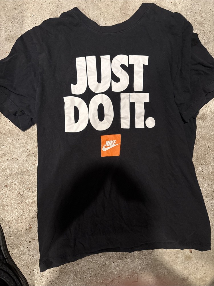 Nike Just Do It Sportswear Black T-Shirt Mens SMALL The Nike Tee