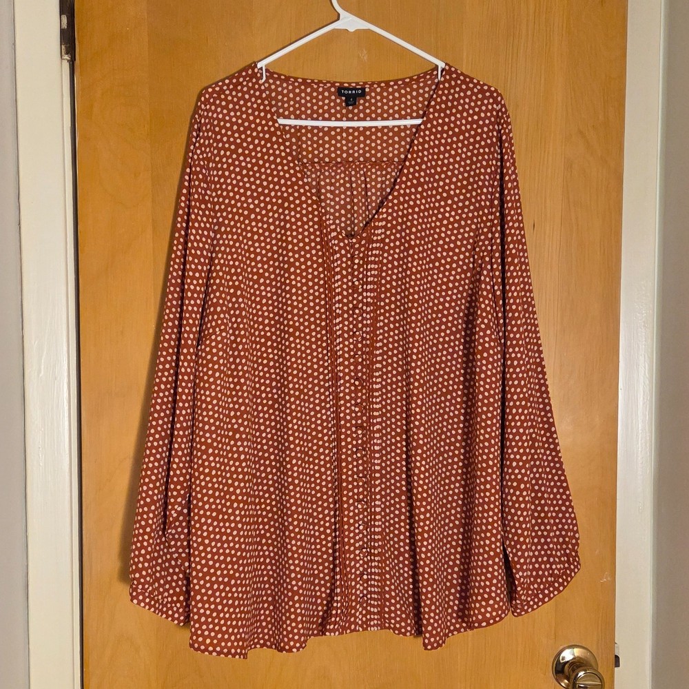 Torrid Pullover Top Blouse Womens 4 4X Burnt Orange Polka Dot Faux Button Down