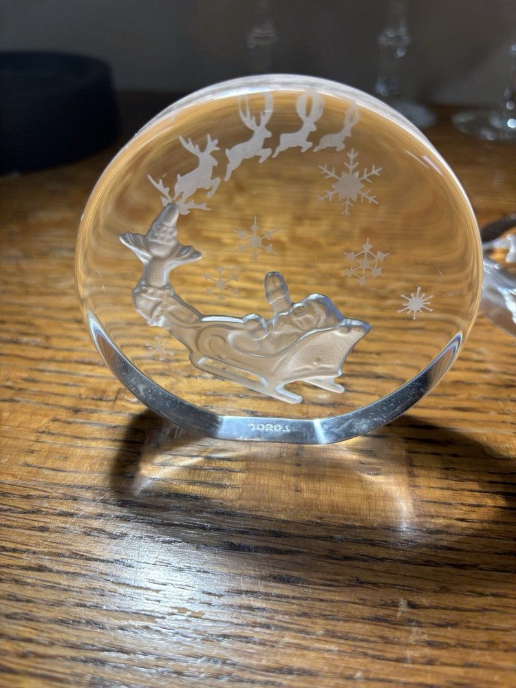 Vintage Danbury Mint Lead Crystal Paperweight Christmas Santa & Reindeer 1983