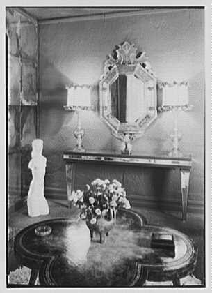 Photo:New York City NY Leonard L Hutton Residence 1942 Table Lamp Detail