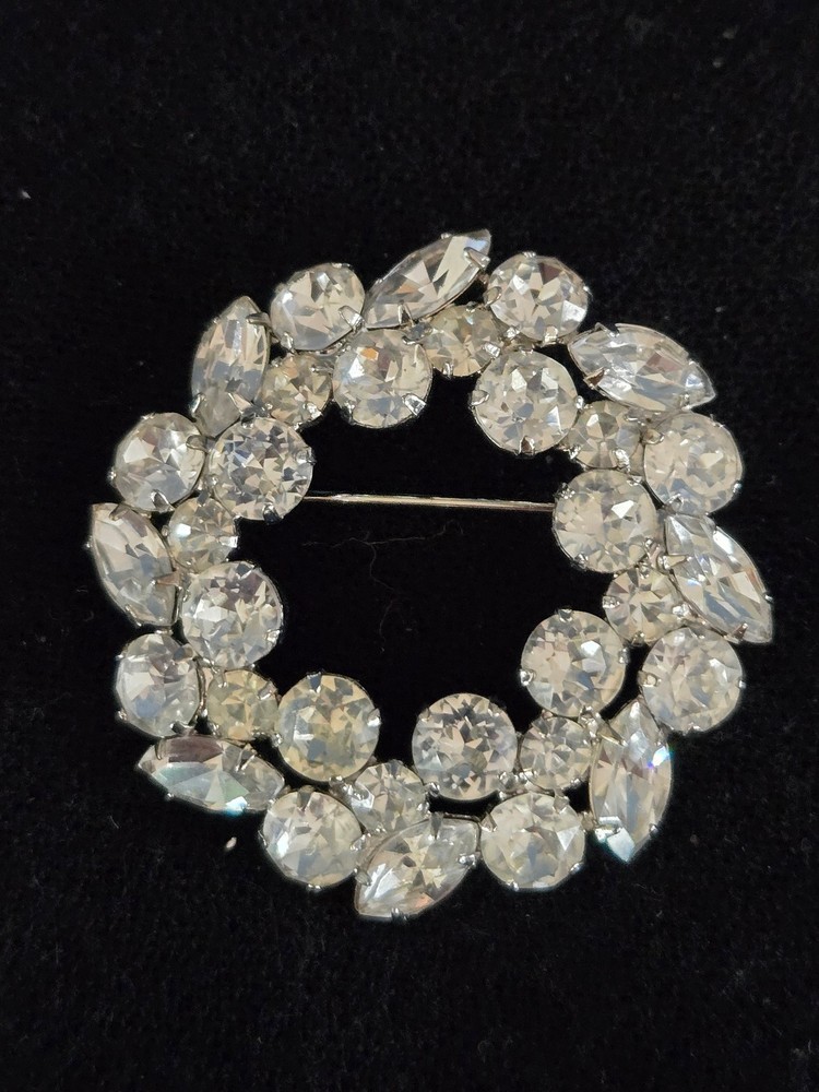 Vintage Rhinestone Wreath Brooch Silver Tone Clear Crystal Circle Pin Mid Centur