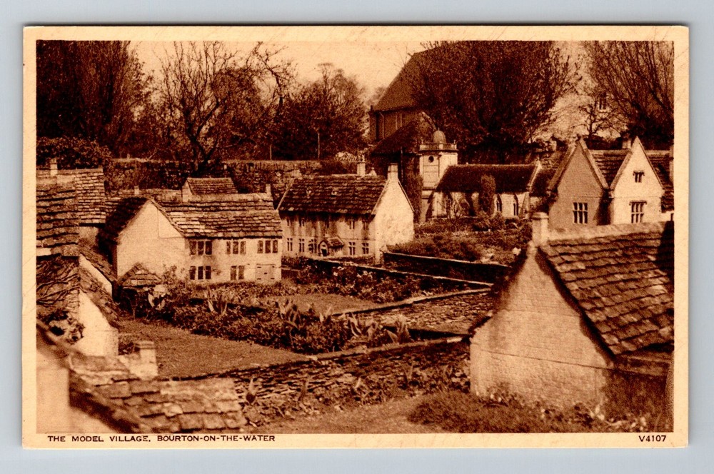 England- Bourton-On-The-Water Model Village Scene Old Post PC Vintage Postcard
