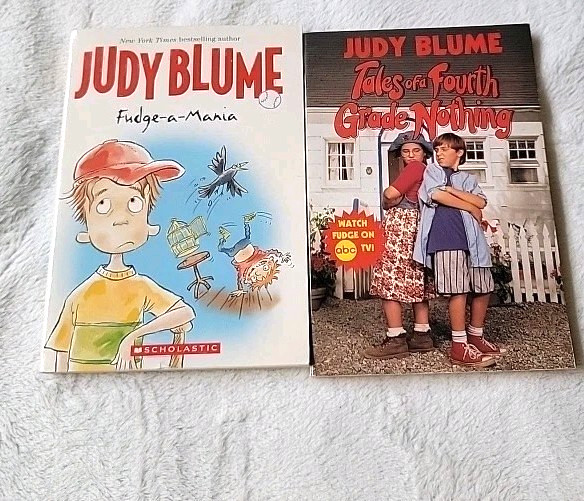 JUDY BLUME Lot - Fudge-A-Mania & Tales Of A 4th Grade Nothing  - Scholastic PB