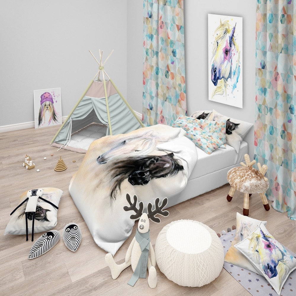 Designart 'Black and White Horse Heads' Animal Bedding Set -