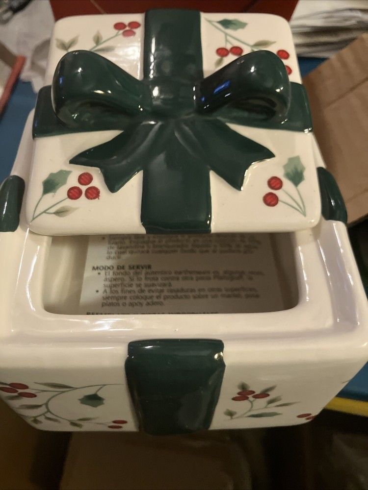 NEW!! In Box! Vintage Pfaltzgraff Winterberry Candy Box Jar Dish
