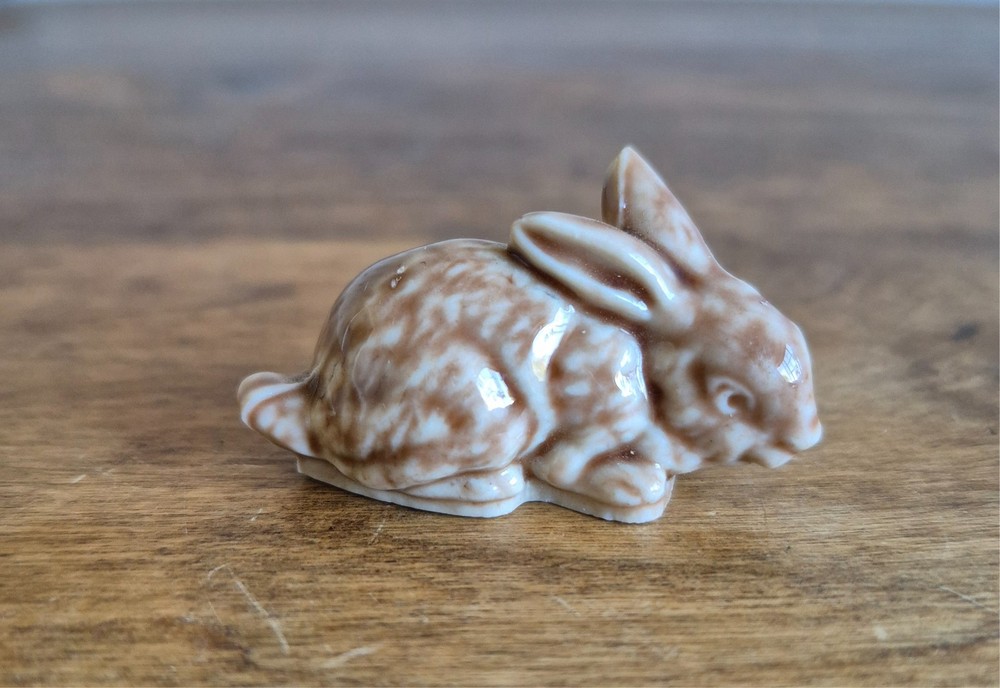 Vintage Wade Whimsies Pottery Miniature Porcelain Rabbit Figurine England *READ*