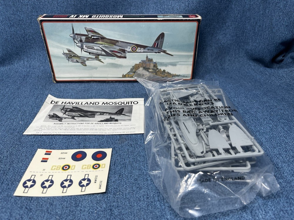 AMT De Havilland Mosquito MK IV WW2 Fighter Bomber 1/72 Airplane Model Kit