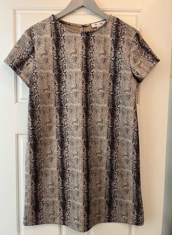 She + Sky Leopard Print Short Sleeve Shift Dress Size Medium