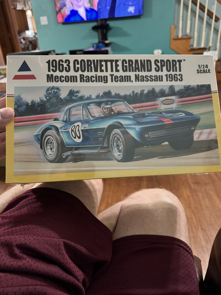 ACCURATE MINIATURES / 1/24 SCALE 1963 CORVETTE GRAND SPORT MECOM RACING TEAM-image
