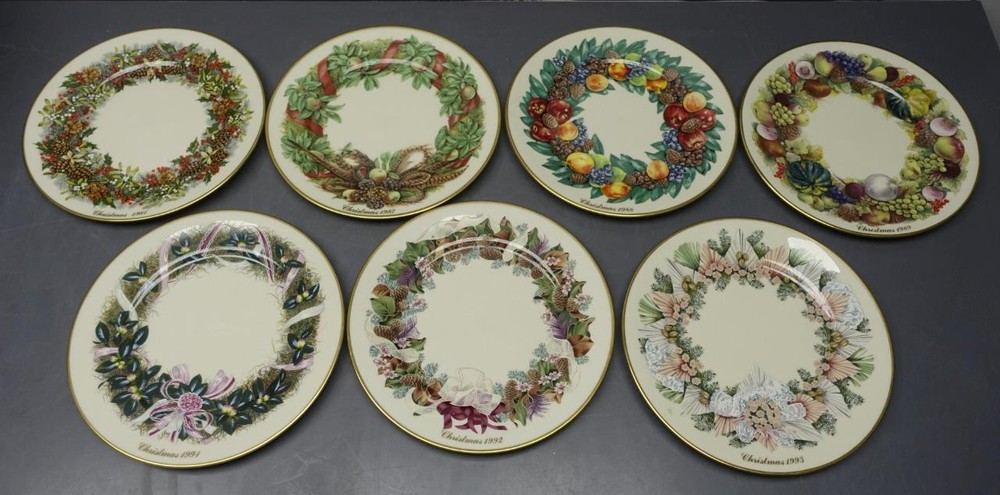 Limited Edition Lenox Colonial Christmas Wreath 10.75