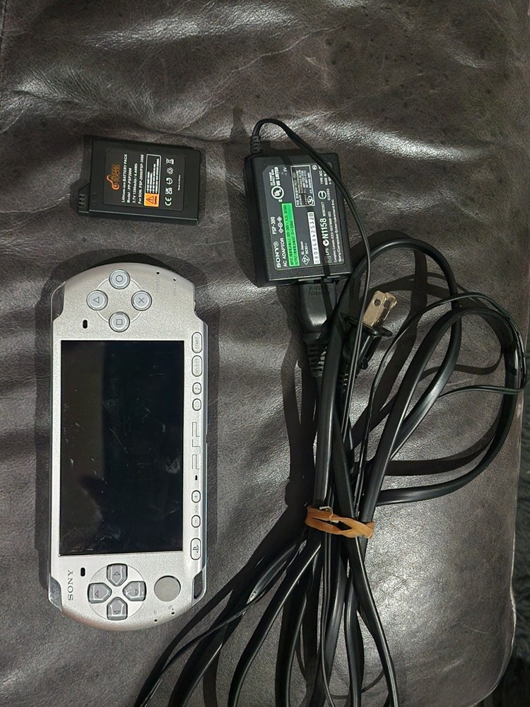 SONY PSP-3000 Mystic Silver - W/Charger and New Battery - TESTED - WORKING
