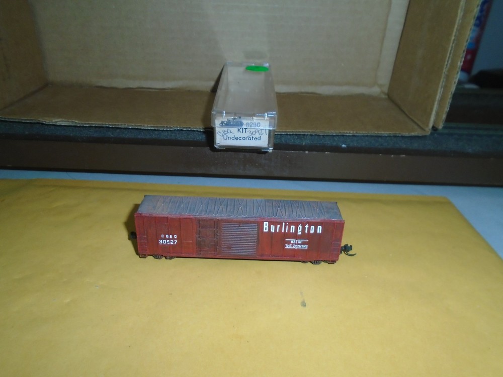 Roundhouse Custom 50' Combo Door Boxcar - Burlington Route #Cb&Q 30927 N