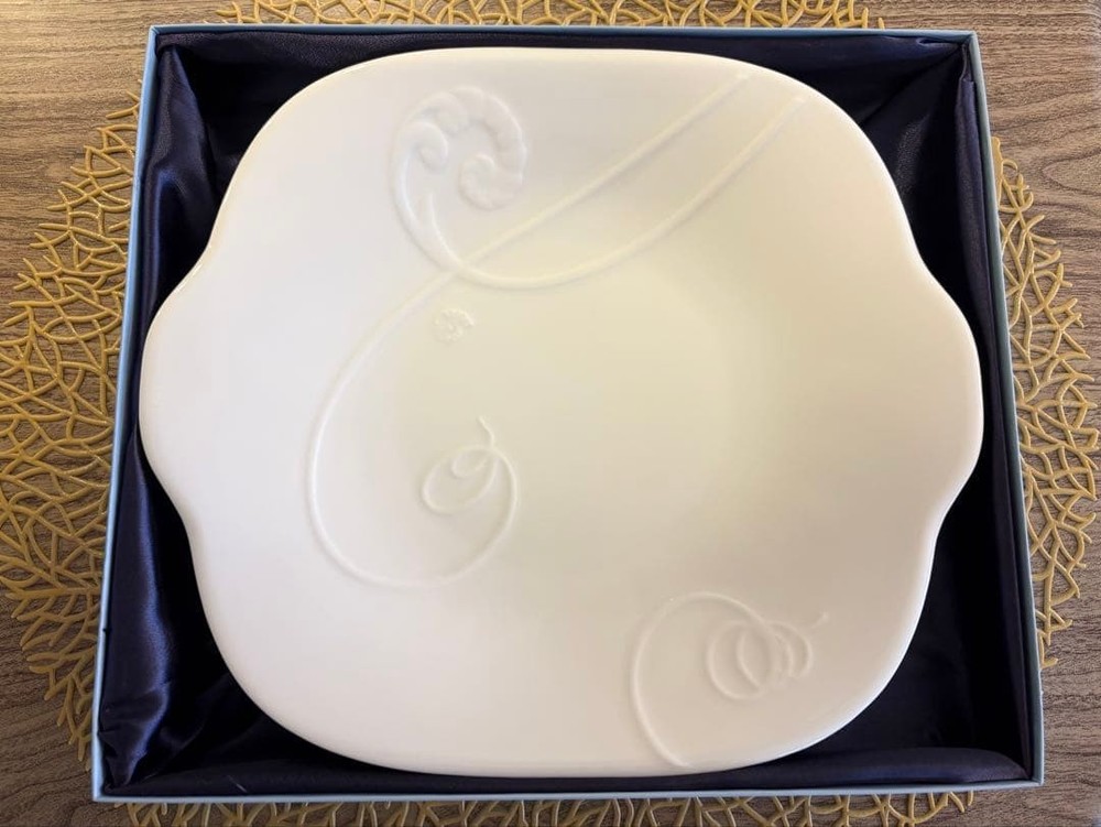 Wedgwood Nature B&B Plate Fine Bone China Floral Relief 26cm New in Box
