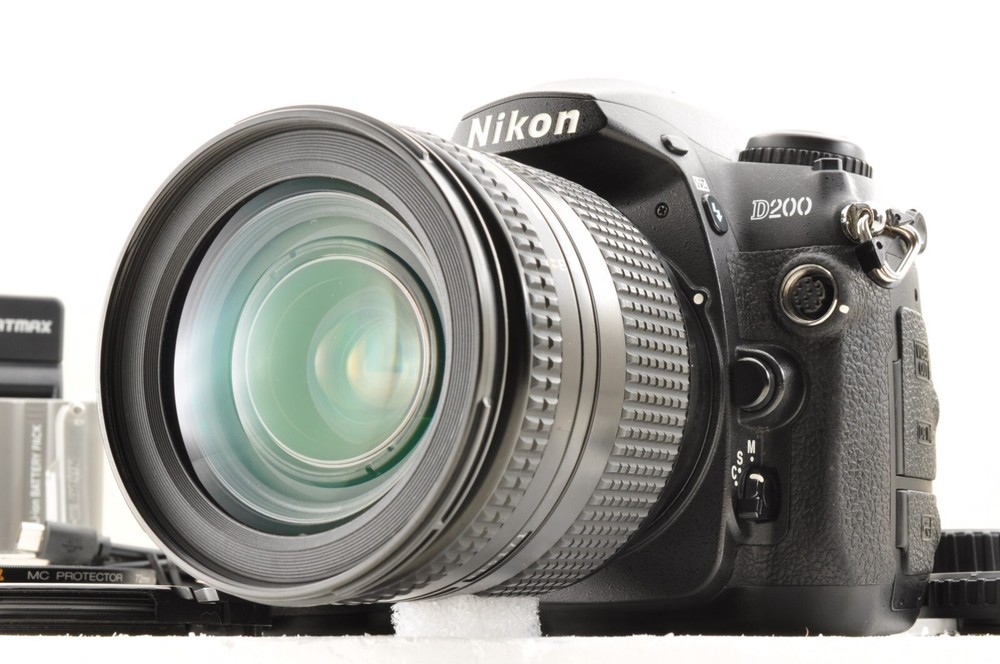 Nikon D200 Digital Camera SC21620 /AF 28-200mm F/3.5-5.6 D Near Mint Japan #3046