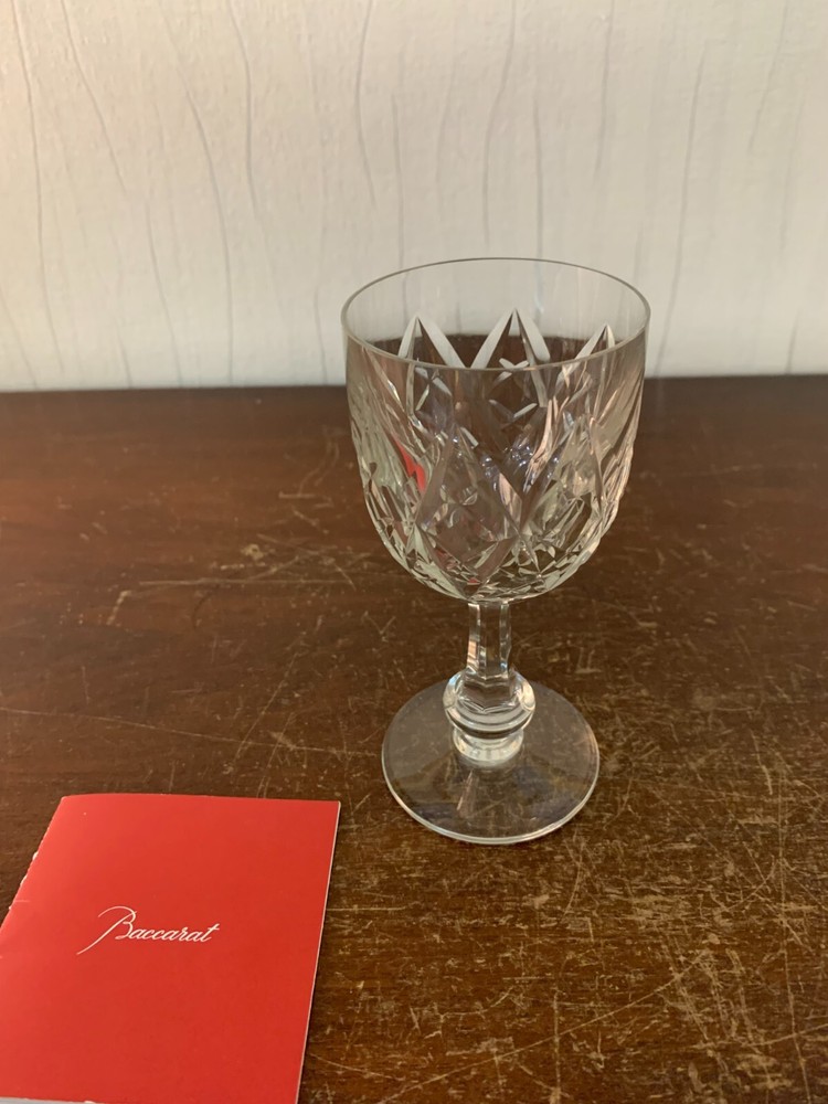 Cut White Wine Glass Model ? In Baccarat Crystal
