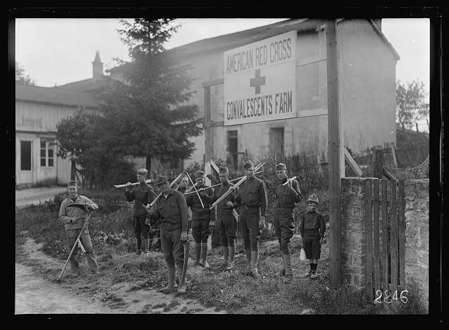 Photo:France 1918 American Red Cross Convalescents Farm Soldier Farmers