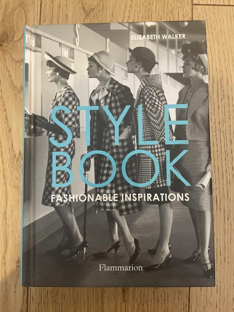 Style Book Flammarion Fashion Snap Photo Collection