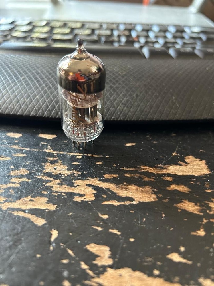 Fender gold logo 12AX7 12AX7A 12AX7WA 7025 vacuum tube tests NOS new & balanced