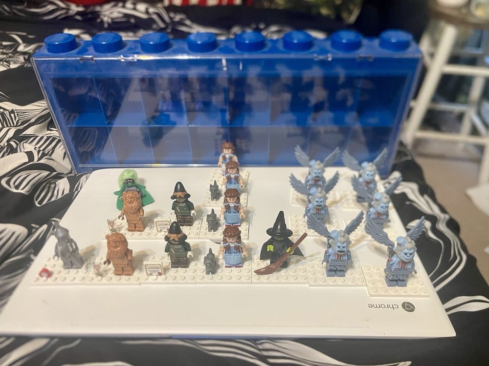 LEGO Huge Lot Wizard of oz X17 Figures Dorothy Tinman Flying Monkey Dorothy Etc