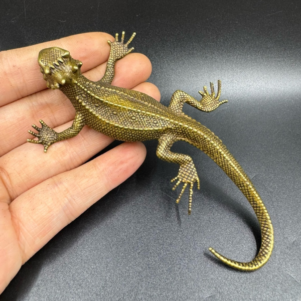 75g Collectible Ancient Chinese Handcrafted.Brass Exquisite. lizard engrave gift