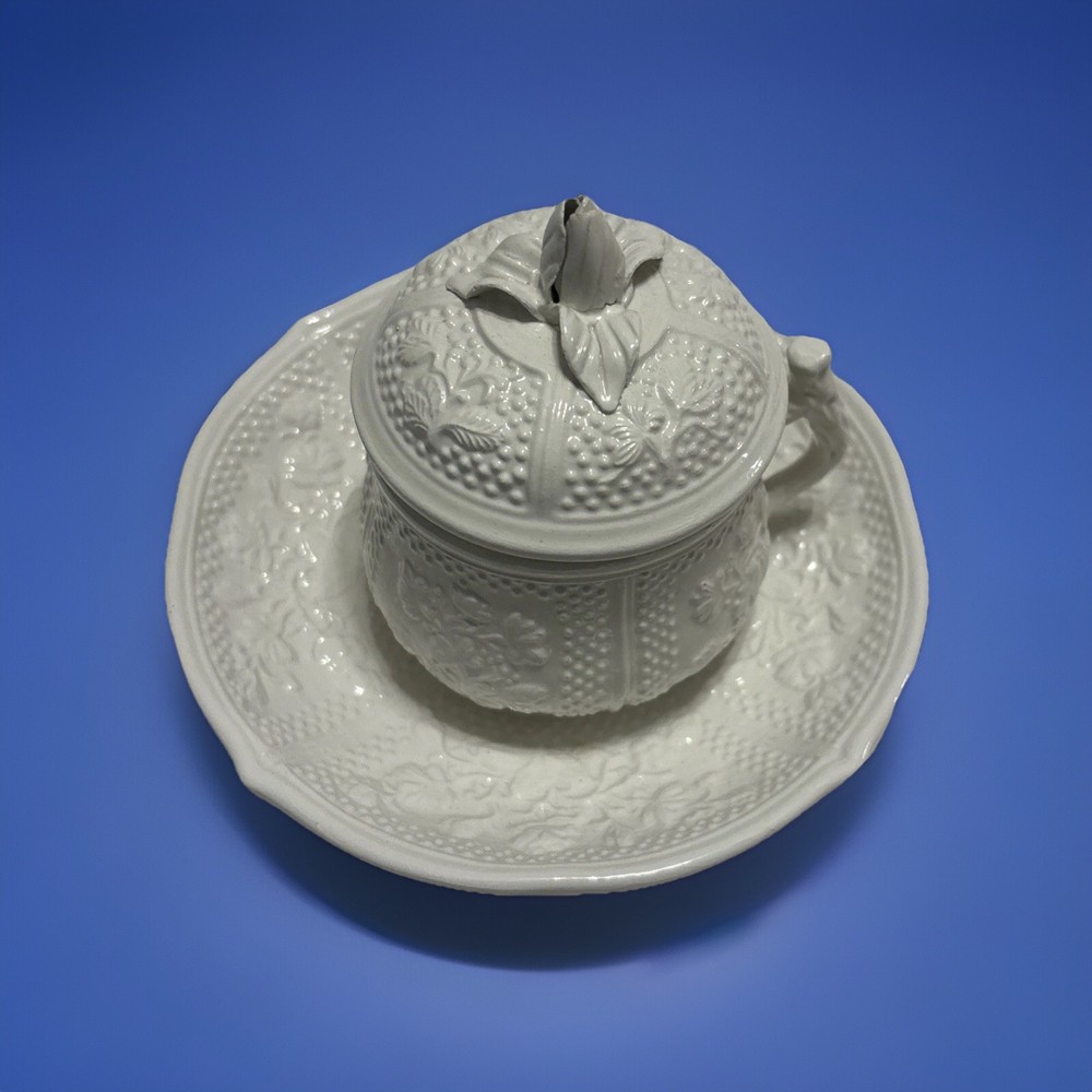 Vintage Mottahedah CREAMWARE ROSEBUD POT DE CREME ITALY White Saucer Cup and Lid