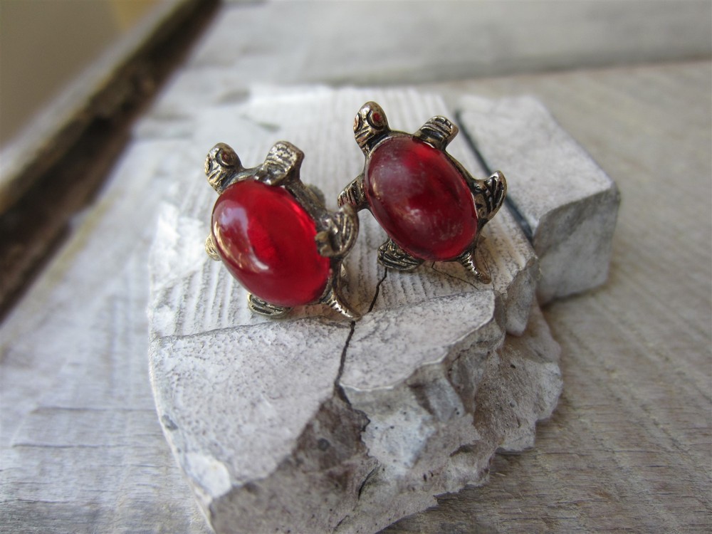 Vintage Mid Century TURTLE Miniature Red JELLY BELLY Lucite Cabochon EARRINGS