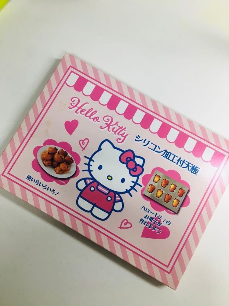 Hello Kitty Baking Mold Tray 8 Cavities Silicone Coated Cake Pan Made in Japan
